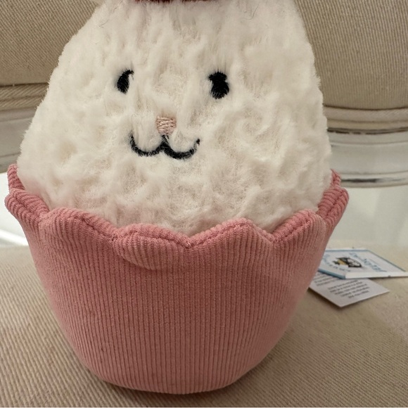 Retired NWT Jellycat NWT Dainty Dessert Bunny Cupcake Authentic - Picture 7 of 12
